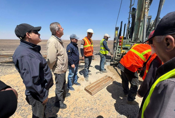 الخرابشة يتفقد مشاريع التنقيب عن الفوسفات في جنوب المملكة